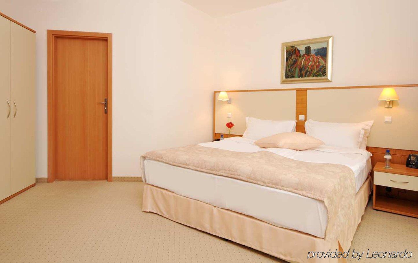 Apollo Spa Resort - Ultra All-Inclusive , Pools & Free Beach, Individual Ac In Every Room Golden Sands Room photo