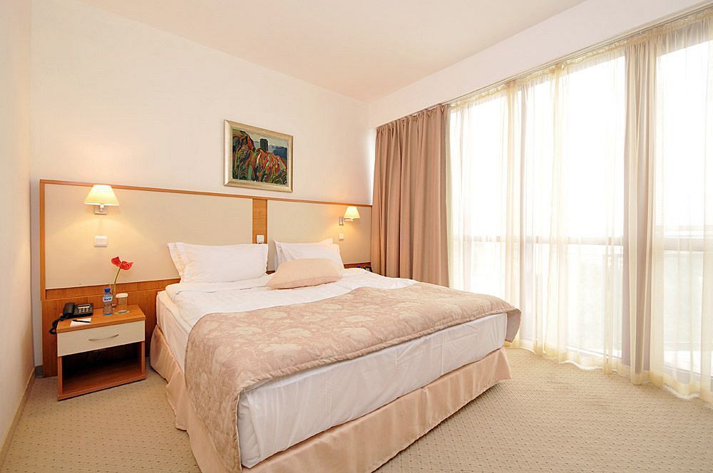 Apollo Spa Resort - Ultra All-Inclusive , Pools & Free Beach, Individual Ac In Every Room Golden Sands Exterior photo